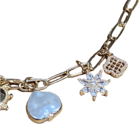 NWT ⚜️👑⚜️ ATTERRI Gorgeous multi charm Necklace - Picture 3 of 7